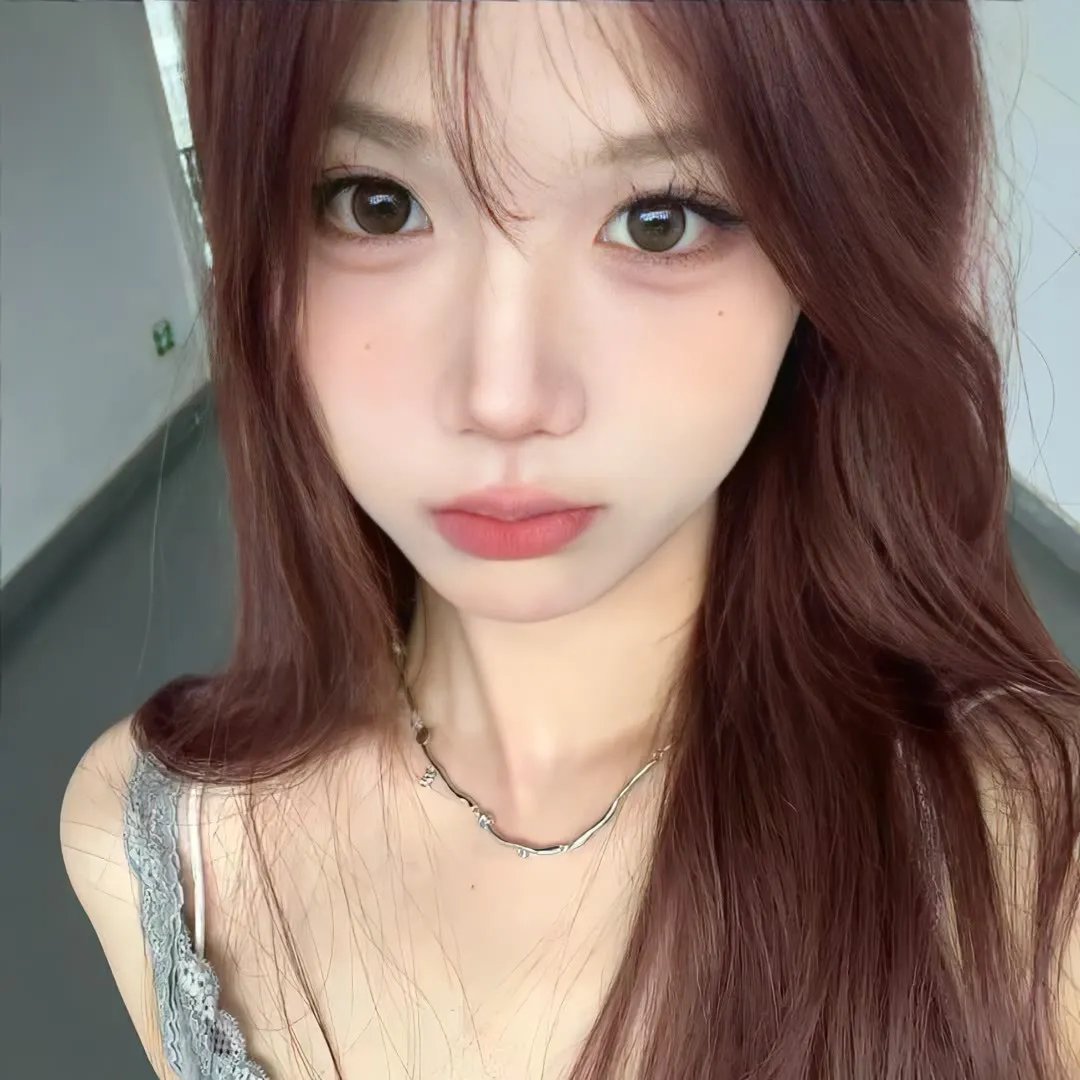 穿黄靴子的女孩